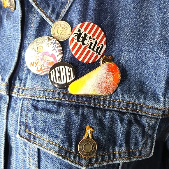 Oversized Jean Jacket Size Small Blue Denim Embellished Sequined Butterfly Pin - Picture 4 of 8